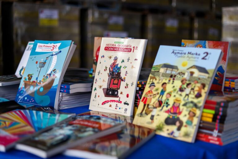 USO OBLIGATORIO DE TEXTOS ESCOLARES